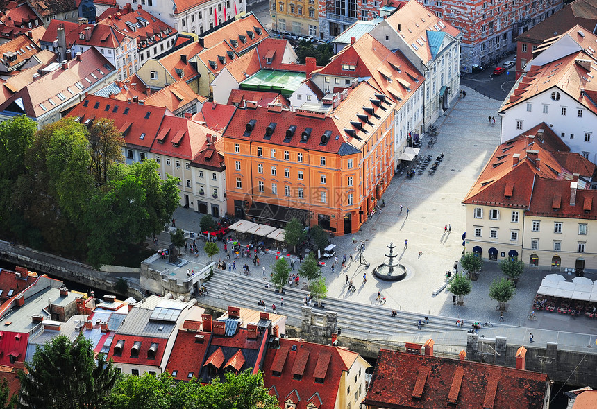 色彩多的卢布尔雅那古城的顶部视图Slovenia图片