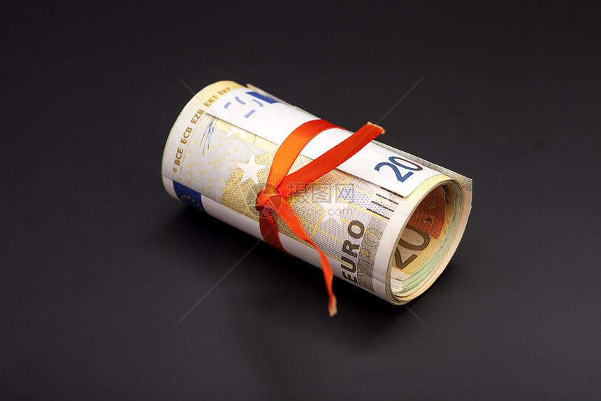 黑上红丝带的欧元货币图片