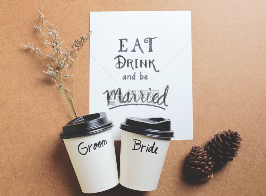 婚后在纸上引用前报价与咖啡杯新郎和娘的婚礼想法图片