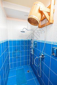 浴缸里的木用来做反向淋浴背景图片
