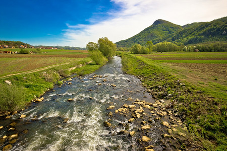 北croati北部Zgorje河谷的床内贾图片