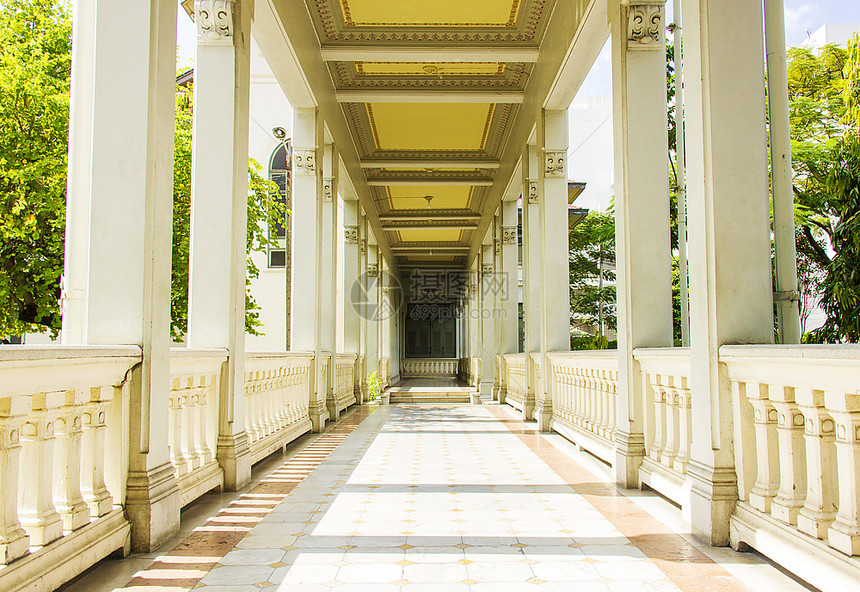 欧洲风格的雅泰皇宫建筑走廊图片