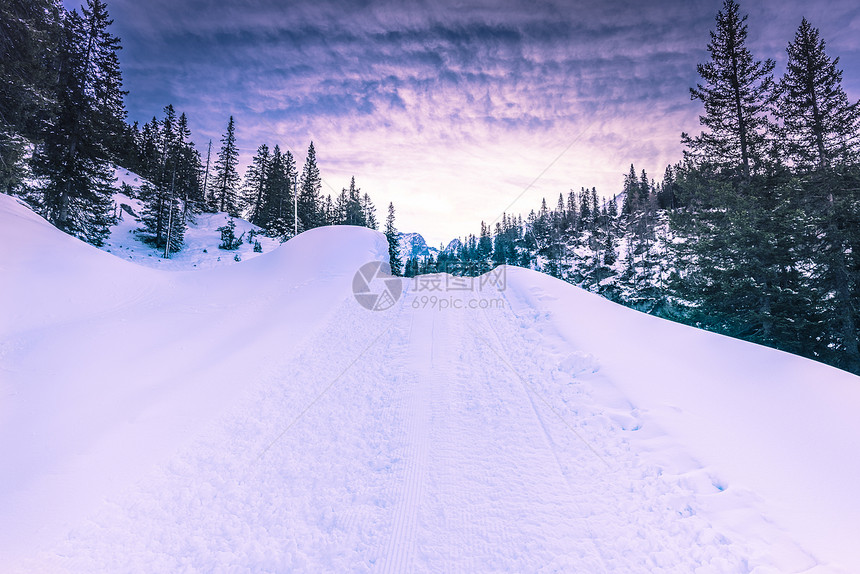 阿尔卑山冬季雪景图片