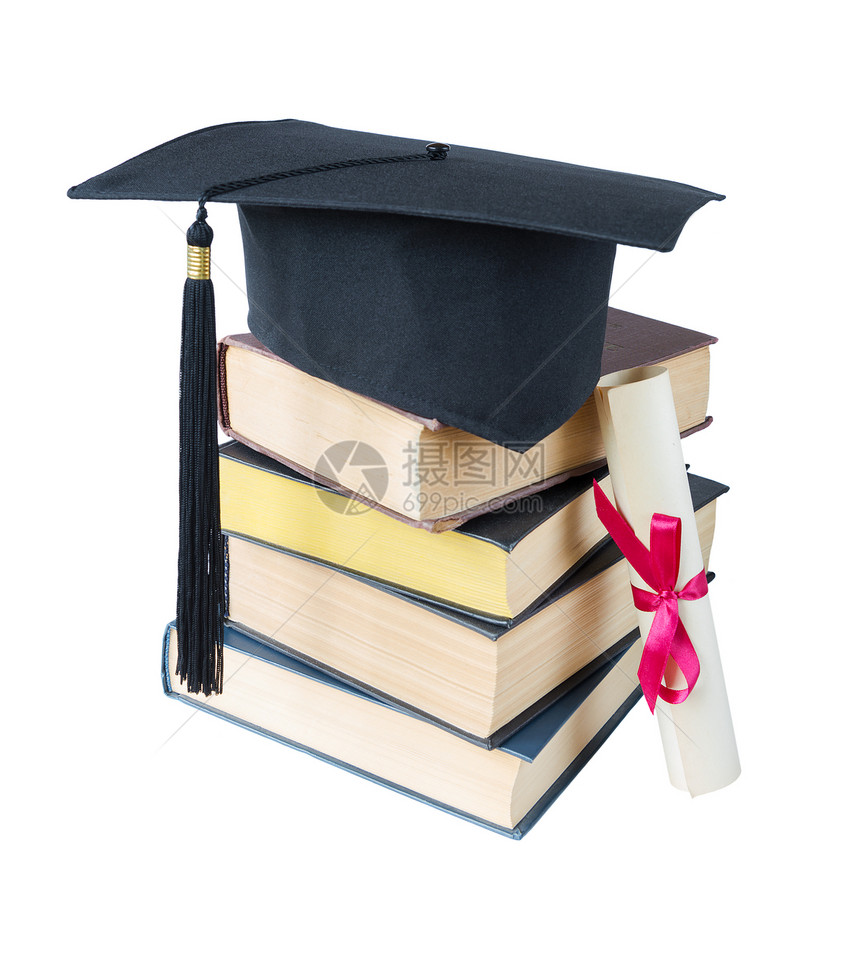 黑色毕业帽子一堆大书和纸卷用红丝带和弓结绑在一起白色背景上被孤立图片