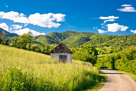 贾路娄绿色的赞伯拉克山丘与古老的石块小屋北croati北部背景