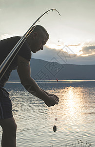 人钓鱼用棒山湖图片