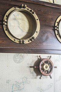 挂墙古老和舵上的船舶细节Grec图片