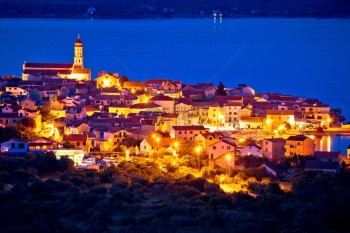 地中海城镇白丁纳夜景杂货岛croati图片