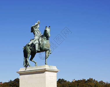 弗朗特吉斯的LouisXv雕像背景图片