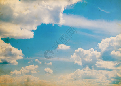 云层的天空背景图片