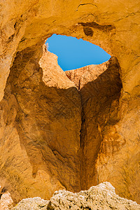 山洞在Praidroch海滩上港湾岸阿尔加夫地区高清图片