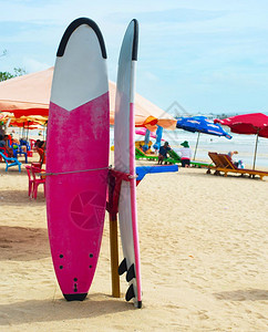 在布利岛库塔海滩巴利岛不测海滨租赁的冲浪板图片