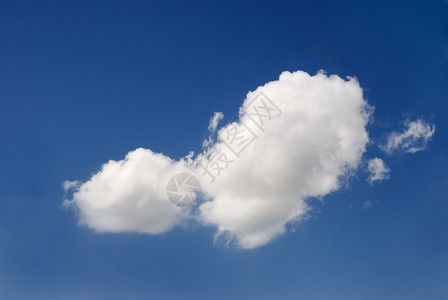 蓝色天空的白云背景图片