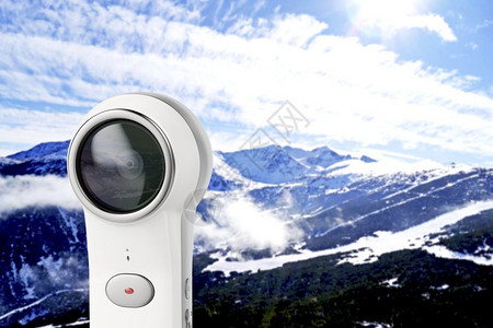 用360度摄像头在山上拍照图片