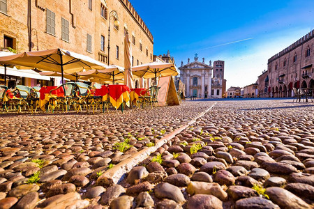 广场铺装曼托瓦市铺的广场和咖啡馆风景欧洲文化资本和意大利兰巴迪地区世界遗产背景