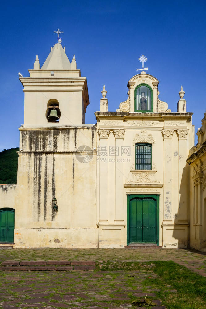 桑贝尔纳多女修道院沙尔塔阿鲁根蒂纳蓝天背景图片