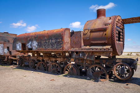 美国南部奥利维亚州乌尤尼的火车高清图片