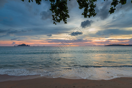 海面上日落粉色遮着美丽的风景天空高清图片素材