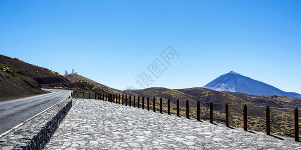 山地景观俯瞰泰德火山和天文台的山区地形图片