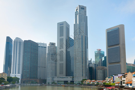 夏莫多市中心拉夫饼店和船码头的景象图片