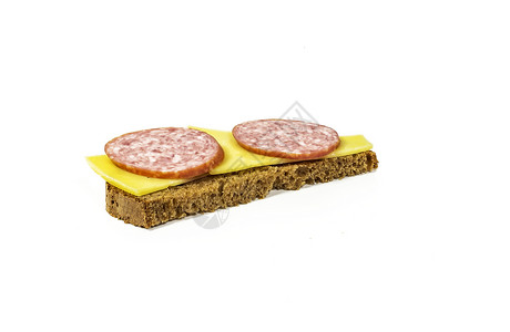 黑面包和香肠的三明治图片
