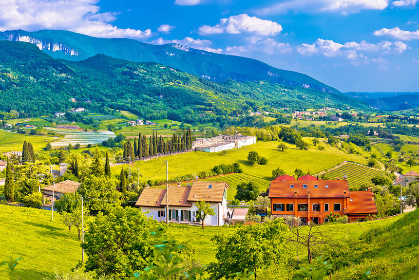 意大利平原地区帕斯松山谷和丘风景图片