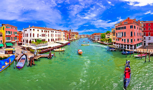 Venic全景观的彩色运河意大利平原地区的旅游目高清图片
