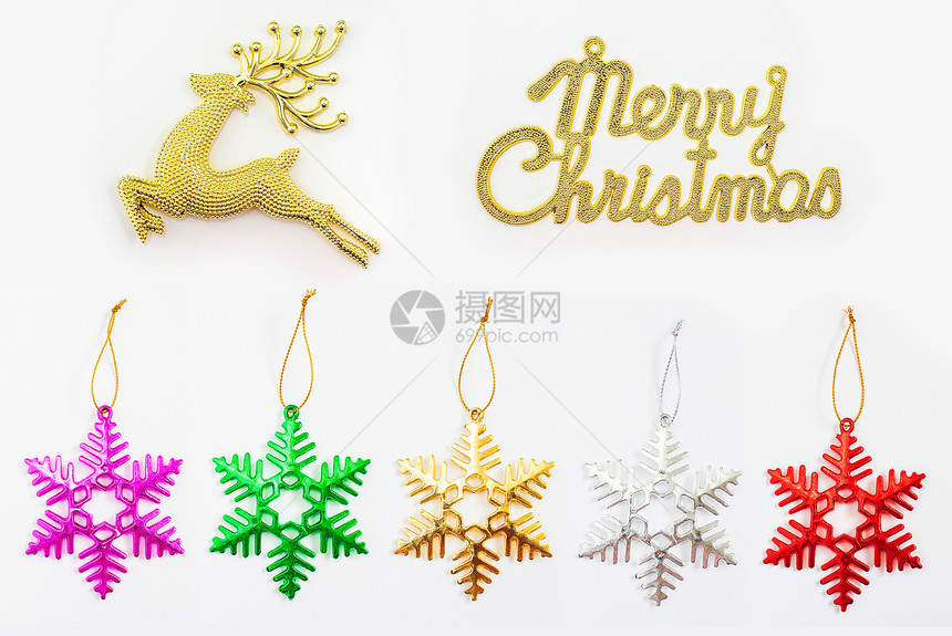 圣诞装饰品驯鹿圣诞快乐的词星星孤立在白色背景上图片