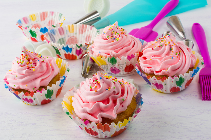 粉红蛋糕和餐具生日蛋糕自己做的甜点糕美蛋图片