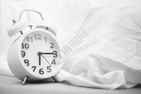 时间背景概念床上的闹钟早醒来图片添加文字信息设计艺术工作的背景生活高清图片素材