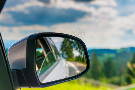 汽车镜子的风景图片