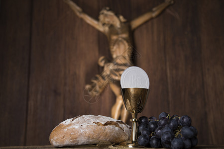 面包和葡萄酒圣杯主办者第一圣餐背景晚饭高清图片素材