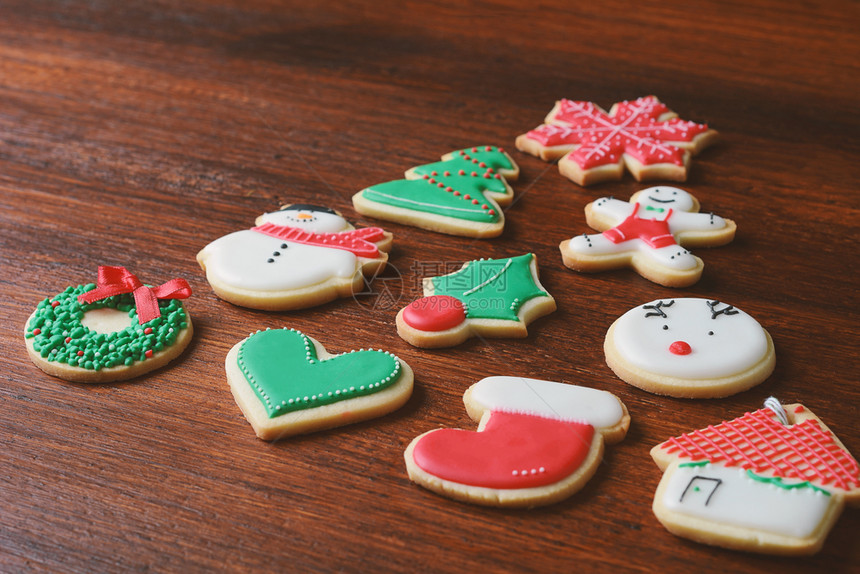 用饼干制成的圣诞树节概念图片
