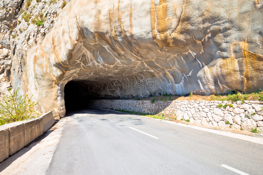 隧道和危险道路图片