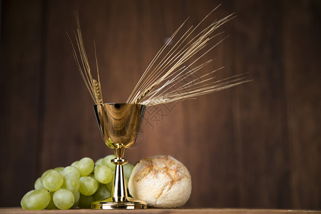 面包和葡萄酒圣杯主办者第一圣餐背景祈祷高清图片素材