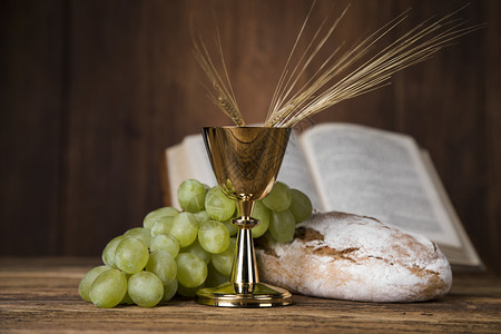 面包和葡萄酒圣杯主办者第一圣餐背景图片