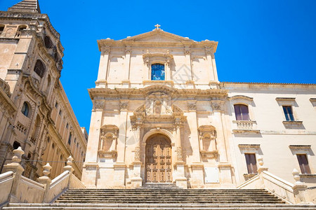 地震阿西西城市天主教的高清图片