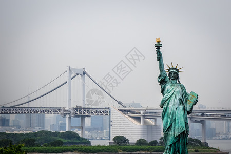 自由雕像彩虹桥和东京城市风景日本自由雕像和东京城市风景日本图片