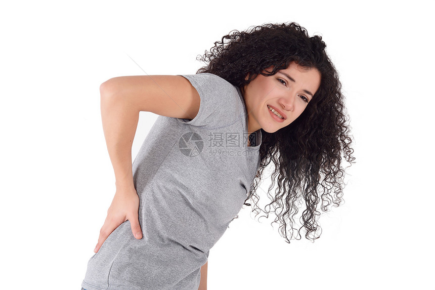 背部疼痛的年轻拉丁女人被孤立在白色背景上图片