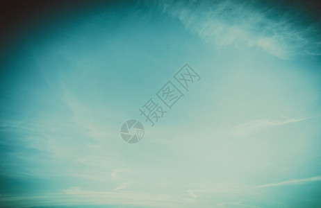 和平的蓝天白云风景被过滤背景图片