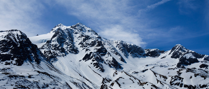 阿尔卑斯山泉自然多彩的音调图片