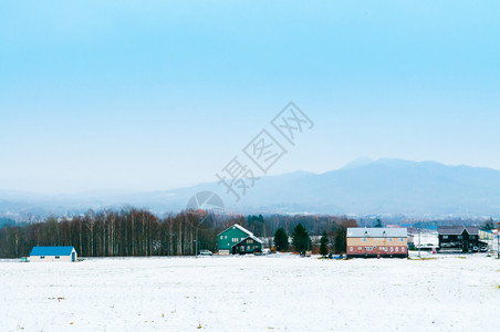 2013年北海道山脉冬季大雾多云图片