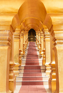开朗高撒拉布里泰王国的瓦特帕萨旺邦塔的内门和金入口图片