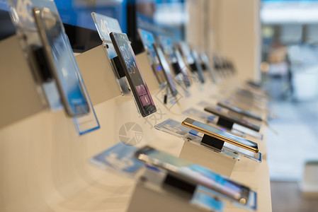 商店的智能手机购买电信商店话展示图片