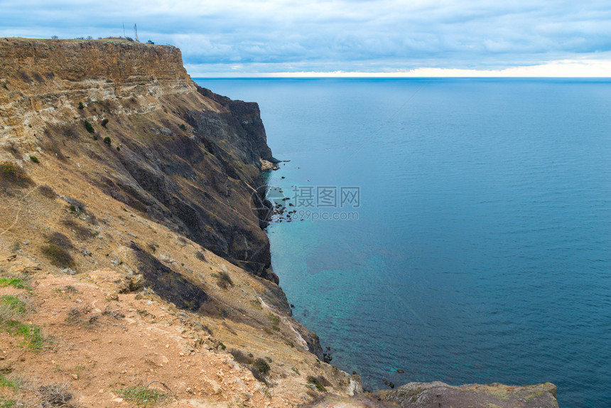 美丽的风景岩石闪的海岸和洋克里米亚半岛图片