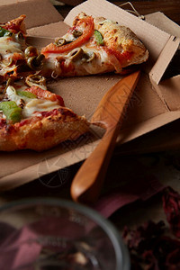 美味的意大利番茄自制披萨美味的意大利披萨图片
