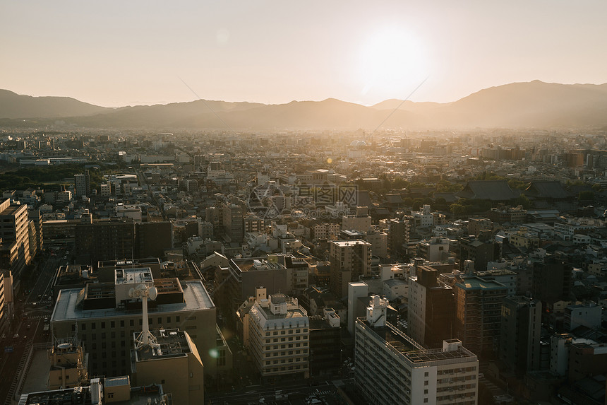 京都城市的景色以电影古代风格的日出图片