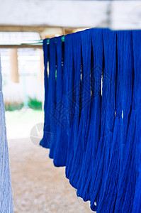 传统丝绸或棉花织物纺品天然染色线关闭纹理细节图片