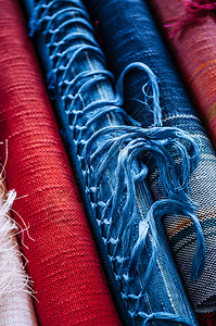 传统丝绸或棉织纺品有线条型的蓝色关闭纹理细节高清图片