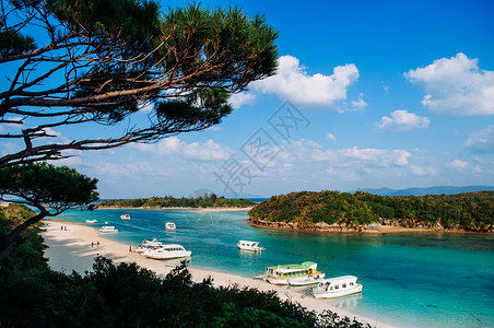 滨海湾白色一片美丽的热带海白沙滩水晶清澈的绿水在卡比拉湾伊西加基岛okinawjpn背景